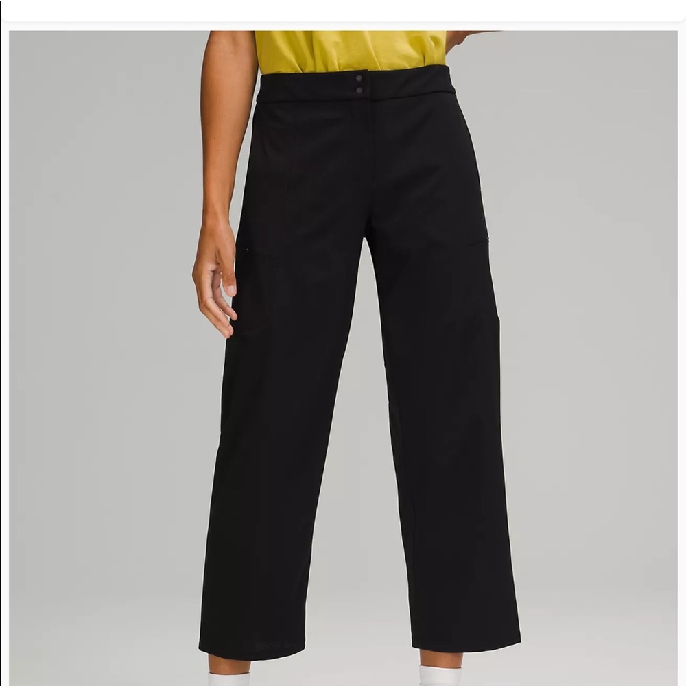 Lululemon Ventlight™ Cargo Mid Rise Crop 26"
